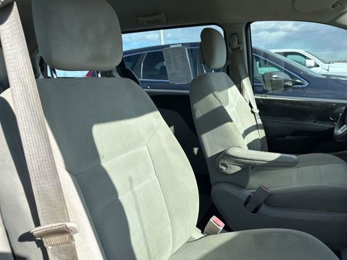 Used 2015 Dodge Grand Caravan American Value Package w/ UConnect Hands-Free Group FWD image 38
