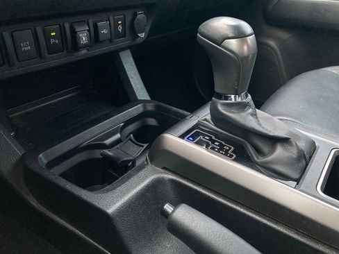 Used 2022 Toyota Tacoma Limited image 29