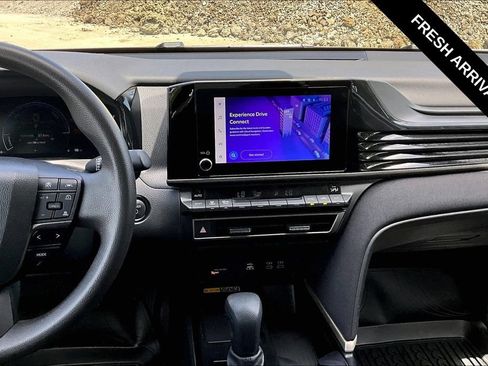 Used 2025 Toyota Camry LE FWD image 9