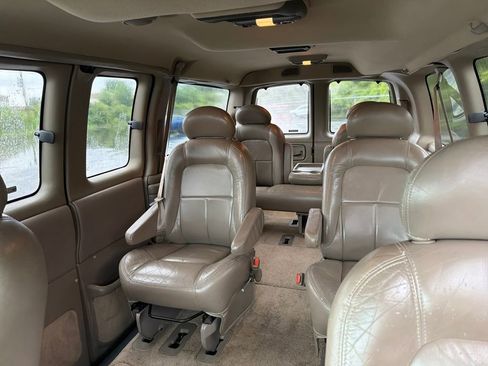 Used 2001 Chevrolet Express 1500 LT RWD image 16