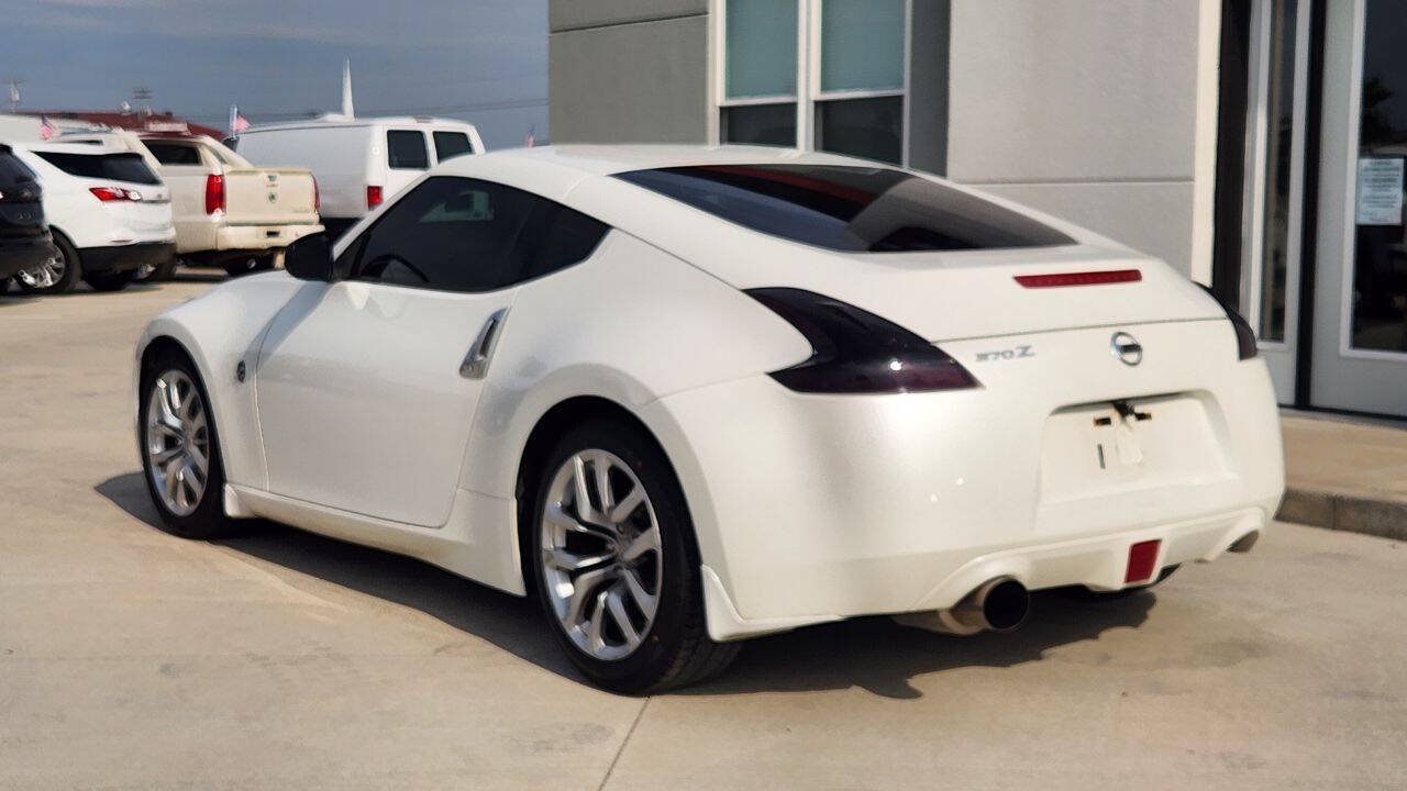 Used 2013 Nissan 370Z Coupe RWD image 4
