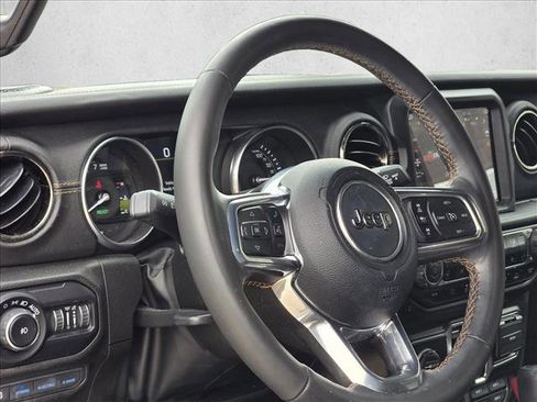 Used 2022 Jeep Wrangler Unlimited Sahara AWD/4WD image 15