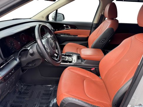 Used 2023 Kia Carnival SX Prestige image 9