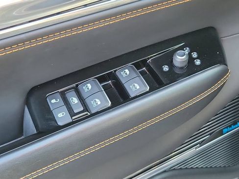 Used 2023 Jeep Grand Wagoneer Series III w/ Rear Seat Video Group 1 AWD/4WD image 14