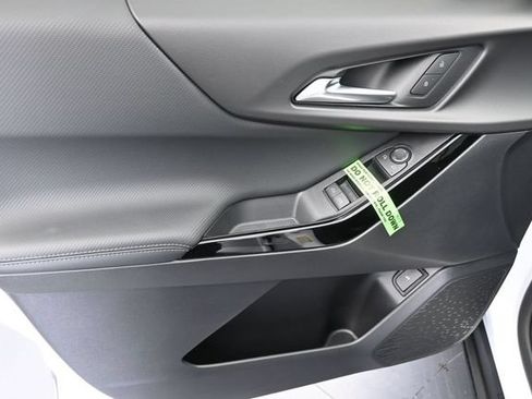 New 2026 Chevrolet Equinox LT w/ Convenience Package II FWD image 20