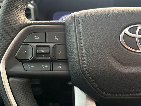 Used 2025 Toyota Tacoma Limited image 21