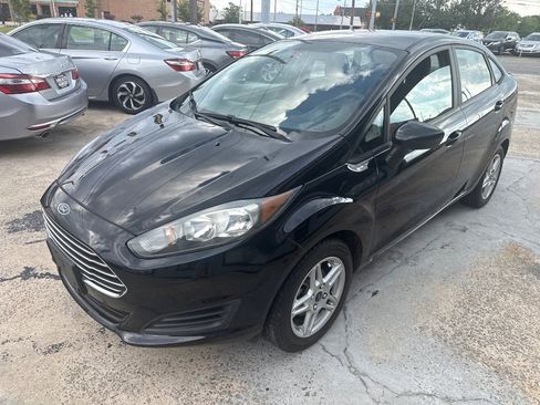 Used 2018 Ford Fiesta SE FWD image 1