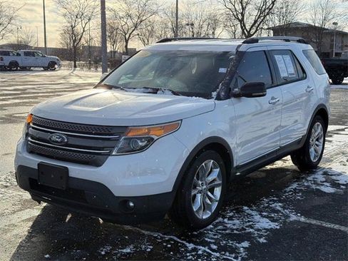 Used 2013 Ford Explorer XLT image 9