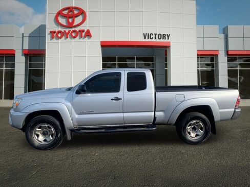 Used 2013 Toyota Tacoma 4x4 Access Cab V6 w/ SR5 Pkg image 6