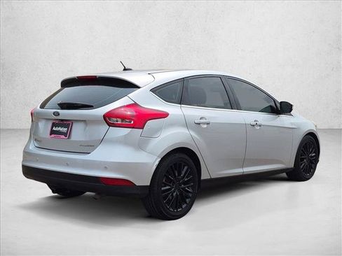 Used 2017 Ford Focus Titanium FWD image 5