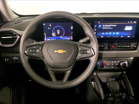 Used 2025 Chevrolet TrailBlazer LT AWD/4WD image 5