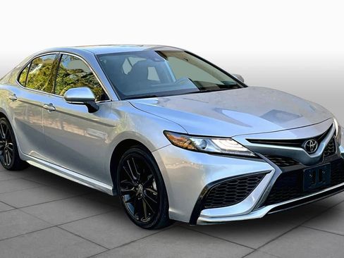 Used 2023 Toyota Camry XSE FWD image 5