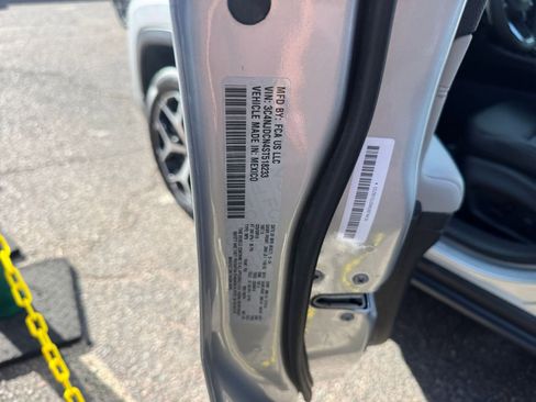 Used 2025 Jeep Compass Limited image 29