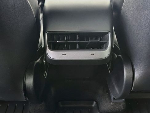 Used 2024 Tesla Model Y Long Range AWD/4WD image 28