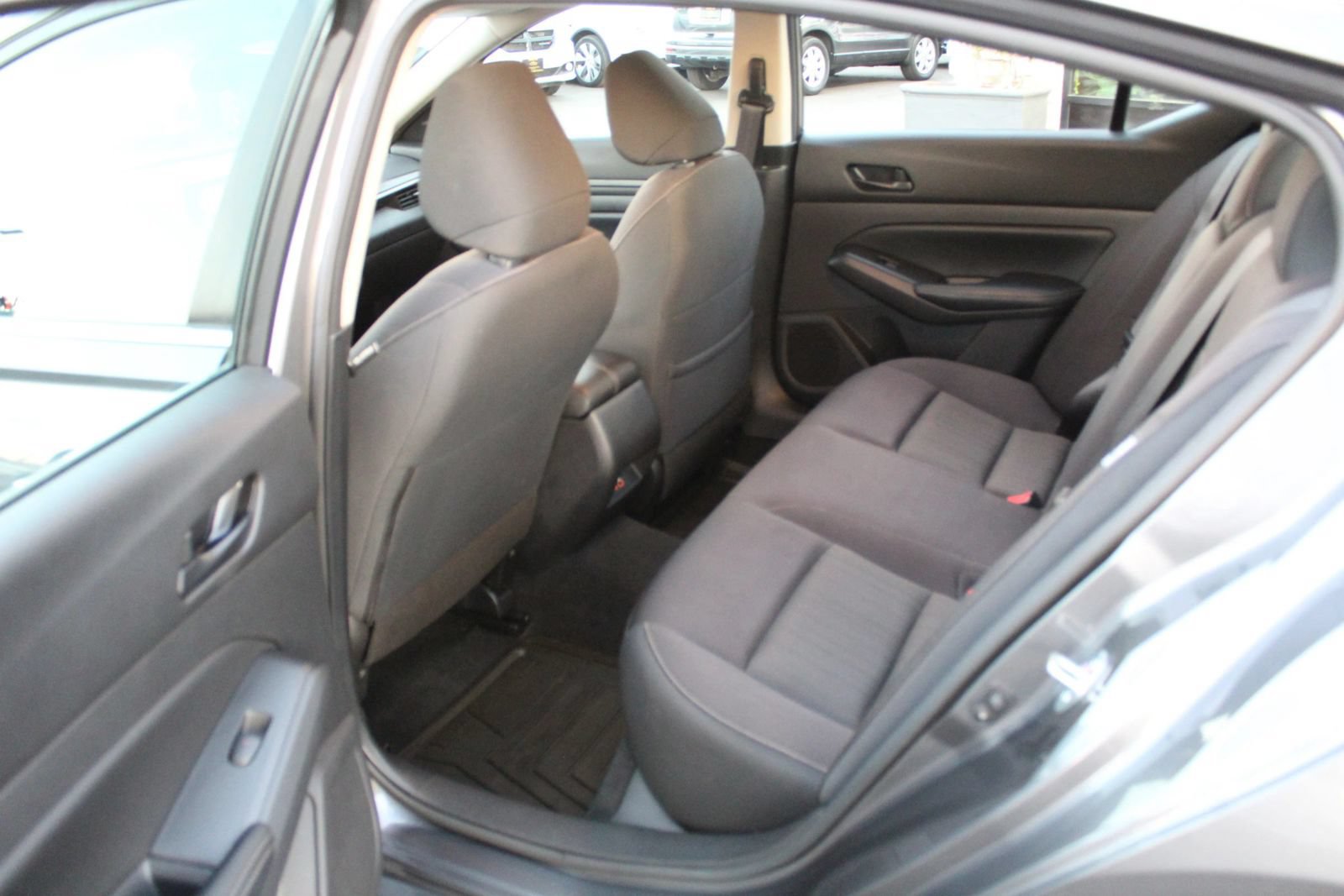 Used 2024 Nissan Altima 2.5 SV FWD image 12