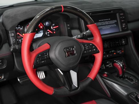 Used 2018 Nissan GT-R NISMO AWD/4WD image 39