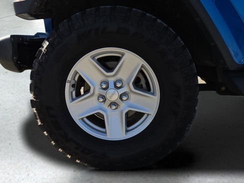 Used 2021 Jeep Gladiator Sport image 34