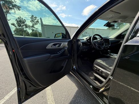 Used 2020 Chevrolet Traverse LT FWD image 14