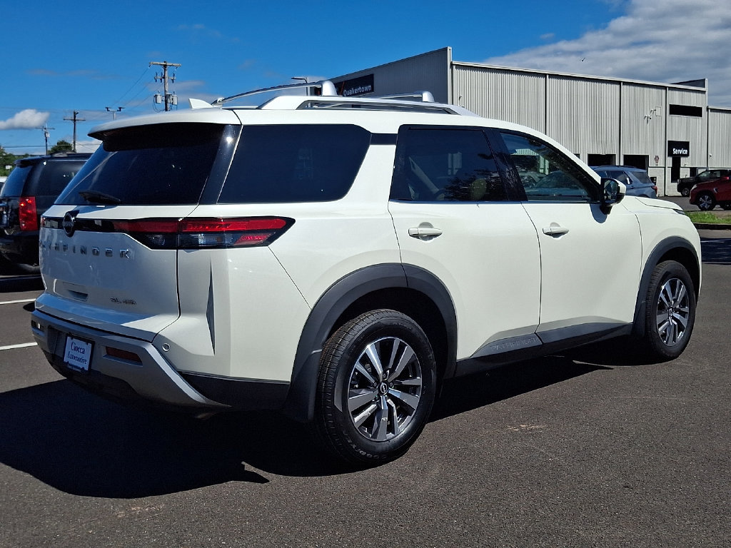 Used 2023 Nissan Pathfinder SL AWD/4WD image 9