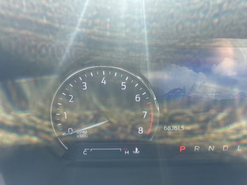 Used 2022 Ford Explorer XLT w/ Equipment Group 202A image 9