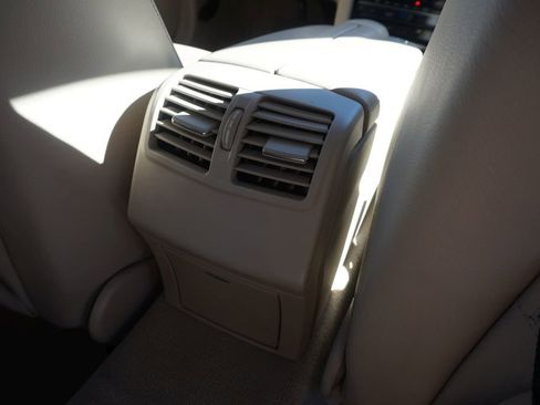 Used 2014 Mercedes-Benz E 550 4MATIC Sedan image 26