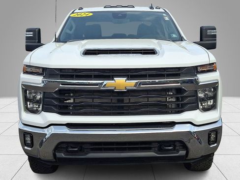 Used 2024 Chevrolet Silverado 3500 LT w/ Convenience Package AWD/4WD image 3