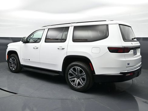 Used 2024 Jeep Wagoneer Series II w/ Flexible Seating Group RWD image 5