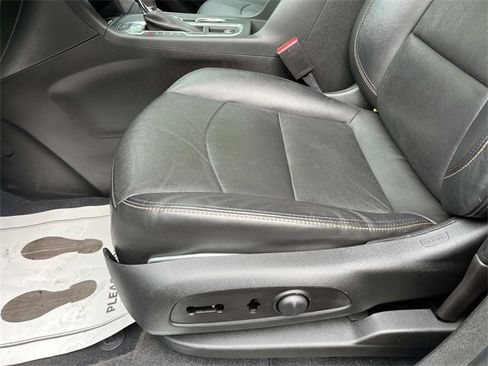 Used 2020 Chevrolet Equinox Premier image 24