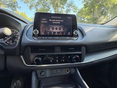 Used 2024 Nissan Rogue S AWD/4WD image 17