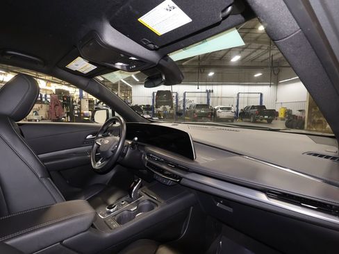 Certified 2025 Cadillac XT4 Premium Luxury image 28