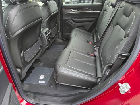 New 2025 Jeep Grand Cherokee Limited image 19