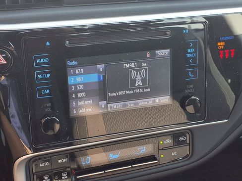 Used 2018 Toyota Corolla LE FWD image 7