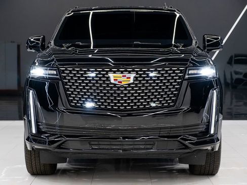 Used 2024 Cadillac Escalade ESV Premium Luxury image 2