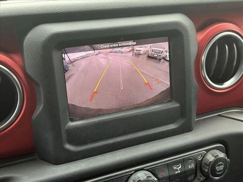 Used 2018 Jeep Wrangler Unlimited Rubicon image 12