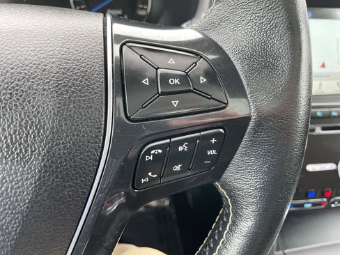 Used 2018 Ford Explorer Platinum AWD/4WD image 16
