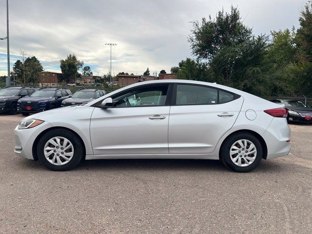 Used 2017 Hyundai Elantra SE FWD image 2