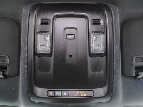 Used 2023 GMC Yukon XL SLE image 19