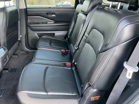 Certified 2023 Nissan Pathfinder SL w/ Black Appearance Package image 8