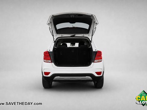 Used 2020 Chevrolet Trax LT w/ LT Convenience Package FWD image 12