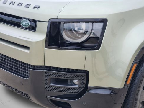 Certified 2025 Land Rover Defender 130 X-Dynamic SE AWD/4WD image 33