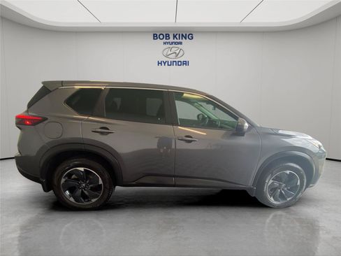 Used 2024 Nissan Rogue SV AWD/4WD image 6