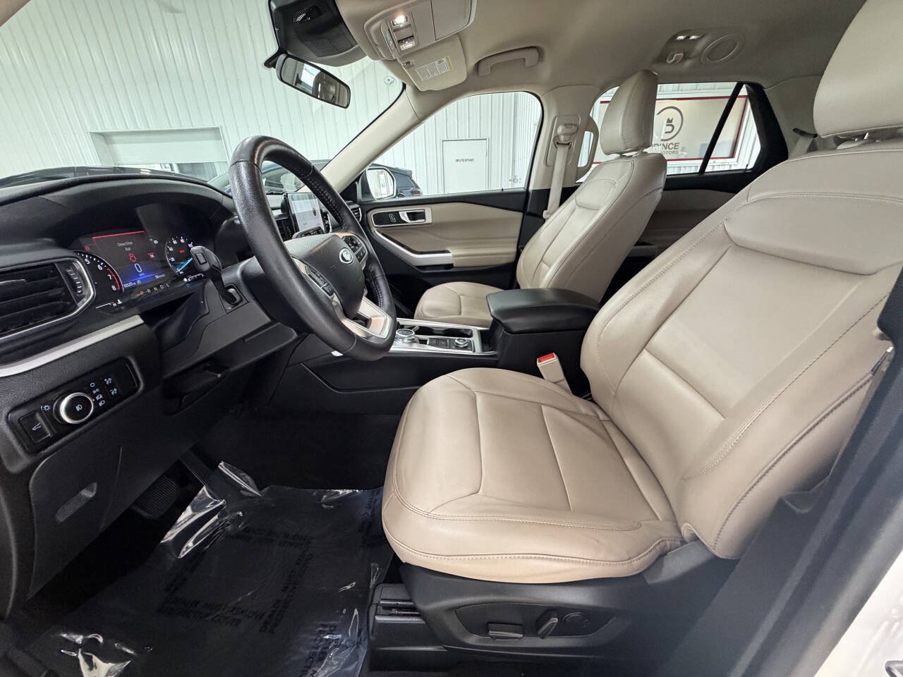 Used 2024 Ford Explorer XLT w/ Equipment Group 202A AWD/4WD image 10