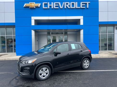 Used 2018 Chevrolet Trax LS FWD image 1