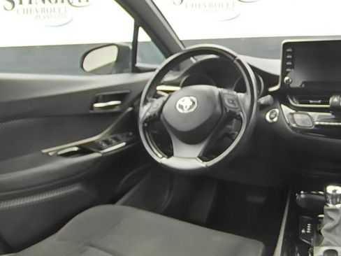 Used 2019 Toyota C-HR XLE FWD image 16