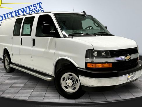 Used 2024 Chevrolet Express 2500 w/ Driver Convenience Package RWD image 3
