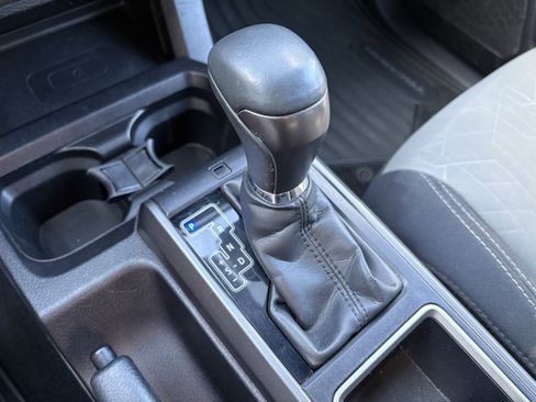 Used 2022 Toyota Tacoma TRD Off-Road AWD/4WD image 19