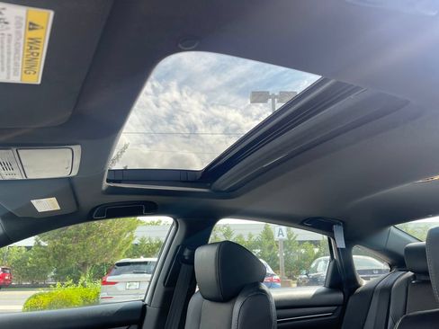 Used 2018 Honda Accord Sport image 12
