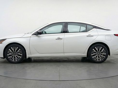 Used 2025 Nissan Altima 2.5 SV image 5
