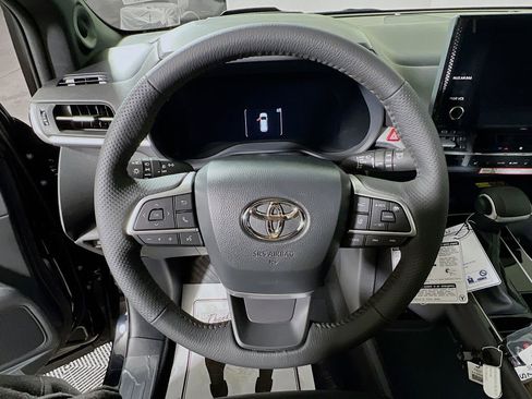 New 2026 Toyota Sienna Platinum AWD/4WD image 11