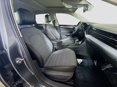 Used 2025 Volkswagen Jetta SE image 29